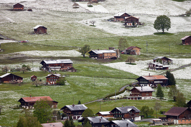 瑞士阿尔卑斯山的春季降雪