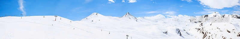 冬季全景阿尔卑斯山雪景里维诺意大利粉末雪