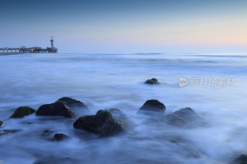 斯赫弗宁根海岸郁郁寡欢的海景