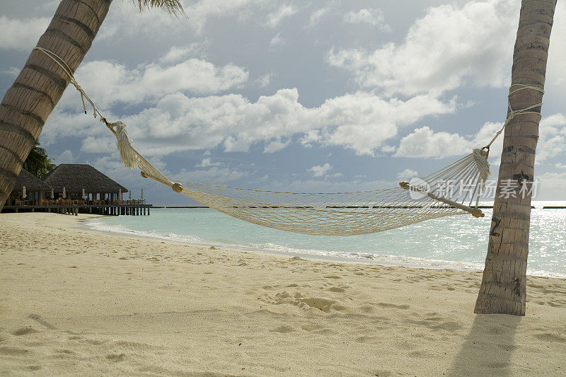 海滩上的吊床