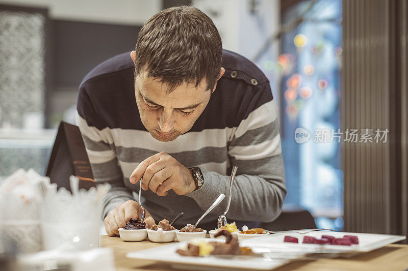 手工制作的巧克力棒棒糖