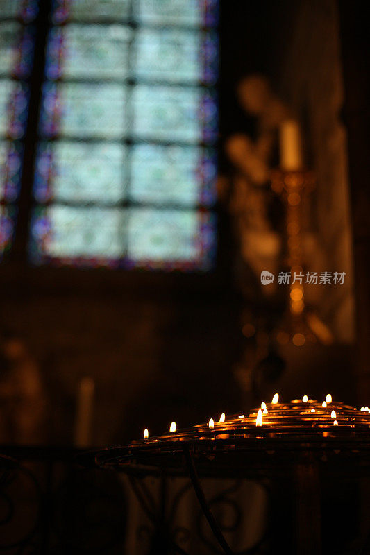 祈祷蜡烛，巴黎圣母院，法国