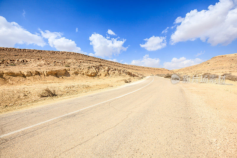 通往沙漠的道路