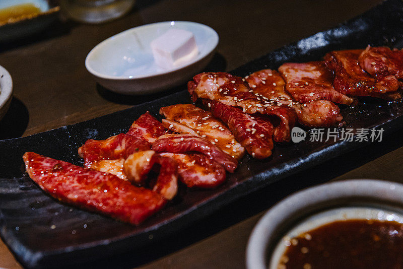 神户牛肉片烧烤在日本餐厅