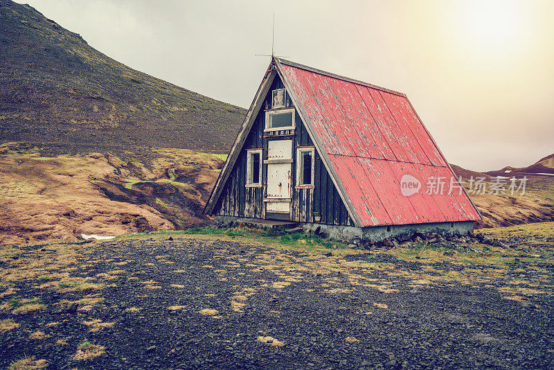 冰岛的火山景观，草地和山脉