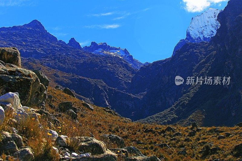 漫游在秘鲁的安第斯山脉