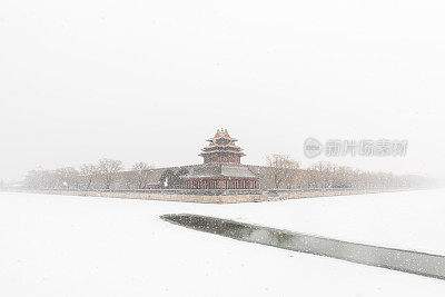 北京紫禁城角楼在雪中