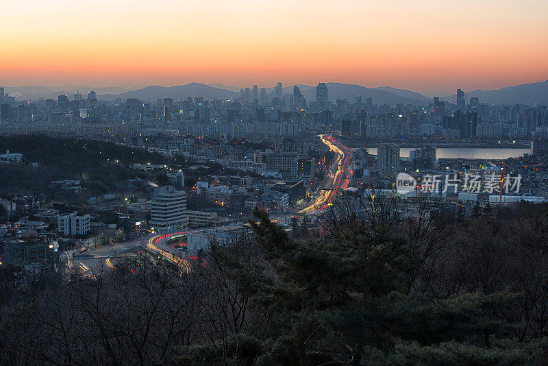 首尔冬天的早晨