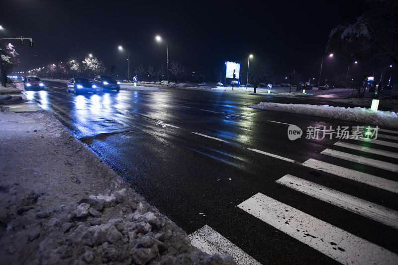 塞尔维亚贝尔格莱德市的雪夜