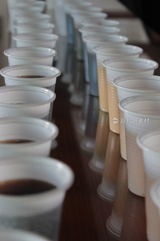 各种果汁饮料用一次性玻璃杯