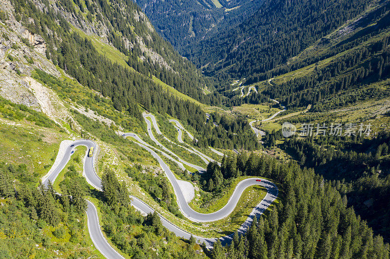 阿尔卑斯山的山路