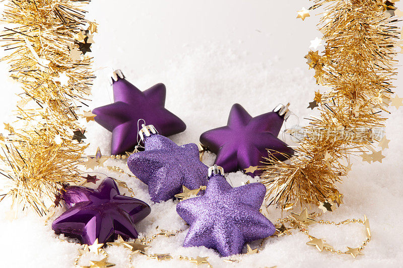 紫星形状圣诞树装饰组成