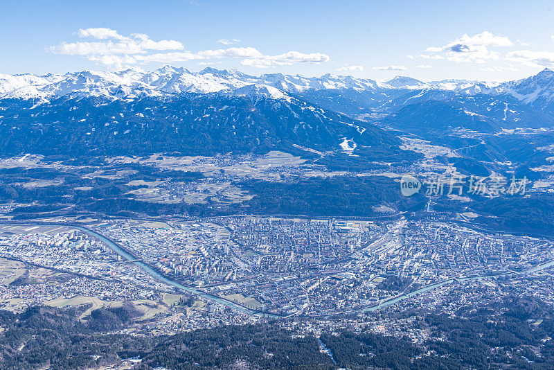 奥地利因斯布鲁克市鸟瞰图。