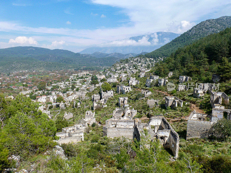 废弃的老朗姆村卡雅村。来自土耳其Fethiye的Kaya村。