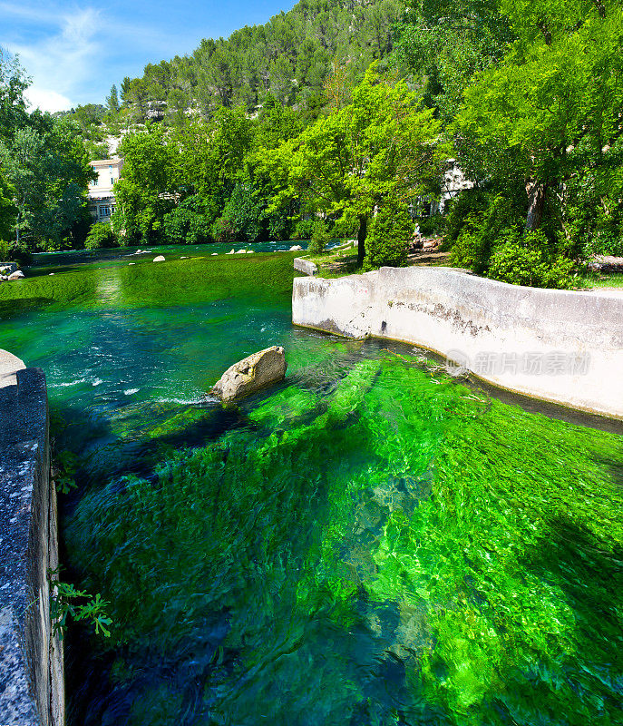 跳进Fountain-de-Vaucluse