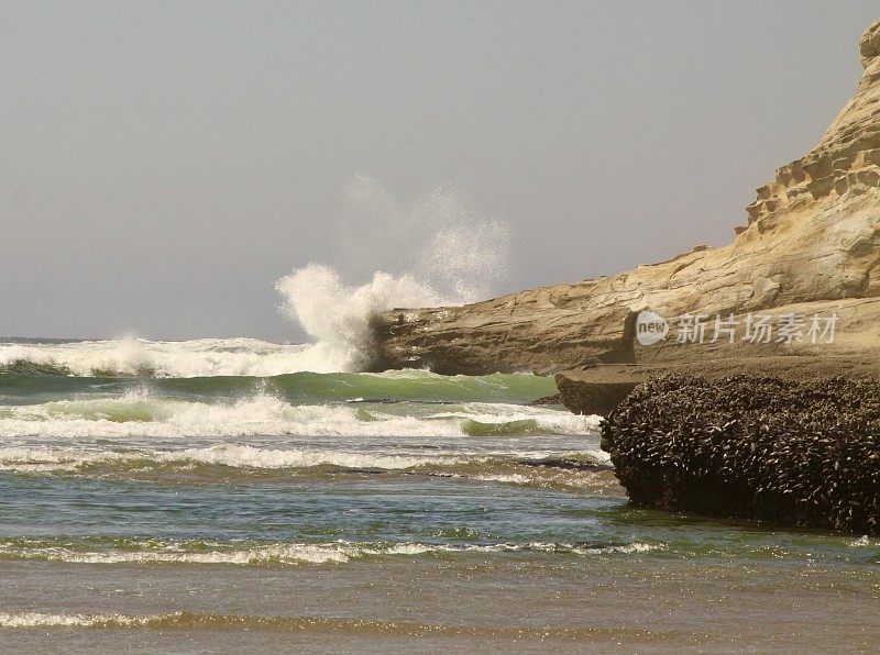 海浪冲击着基旺达角