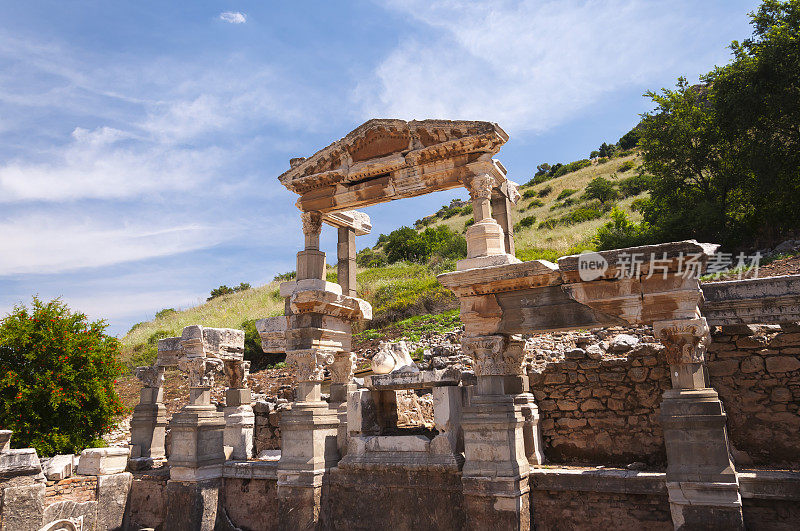 图拉真喷泉，以弗所古城，塞尔丘克，土耳其