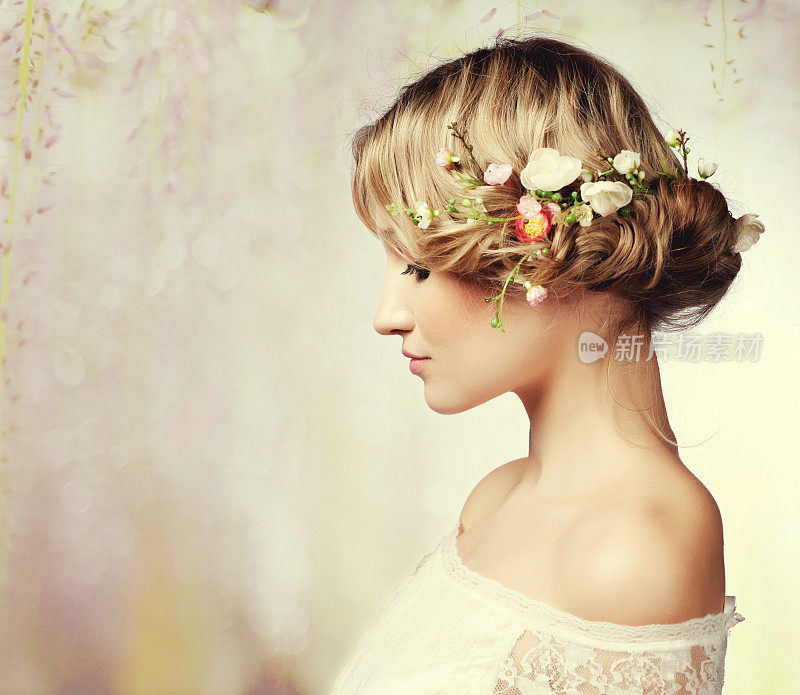 一个头发上插着花的漂亮女人的画像