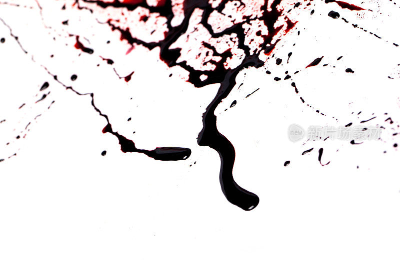 血迹斑斑的概念形象躺在地板上