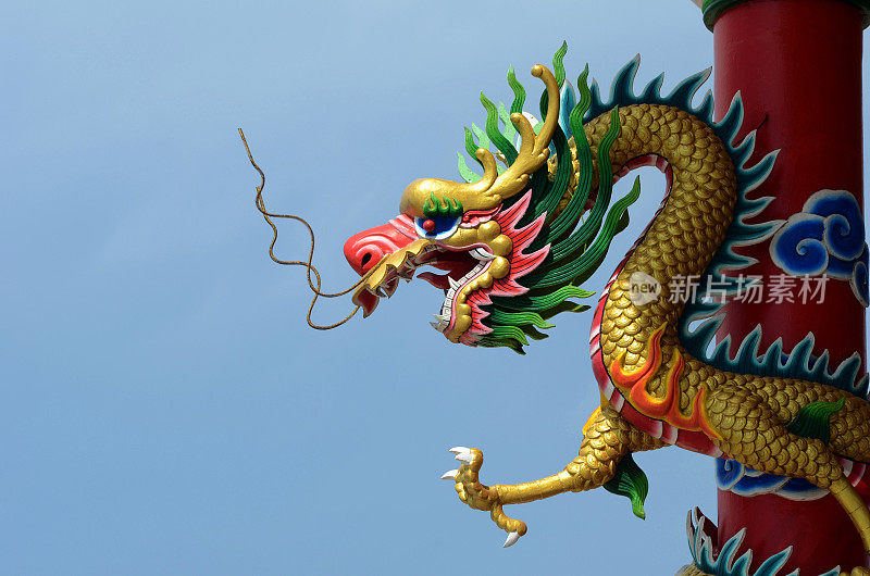 中国龙的形象在寺庙。