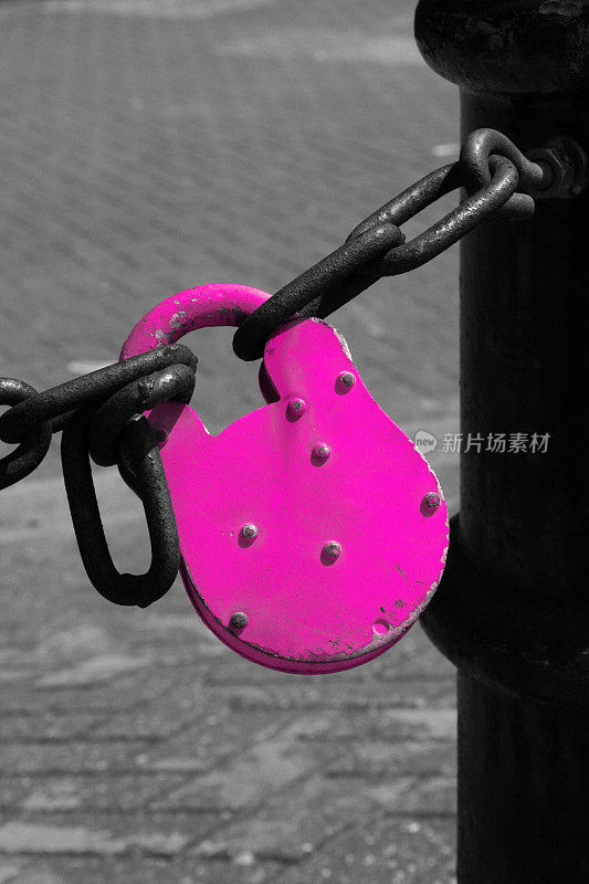 粉色挂锁更换断链