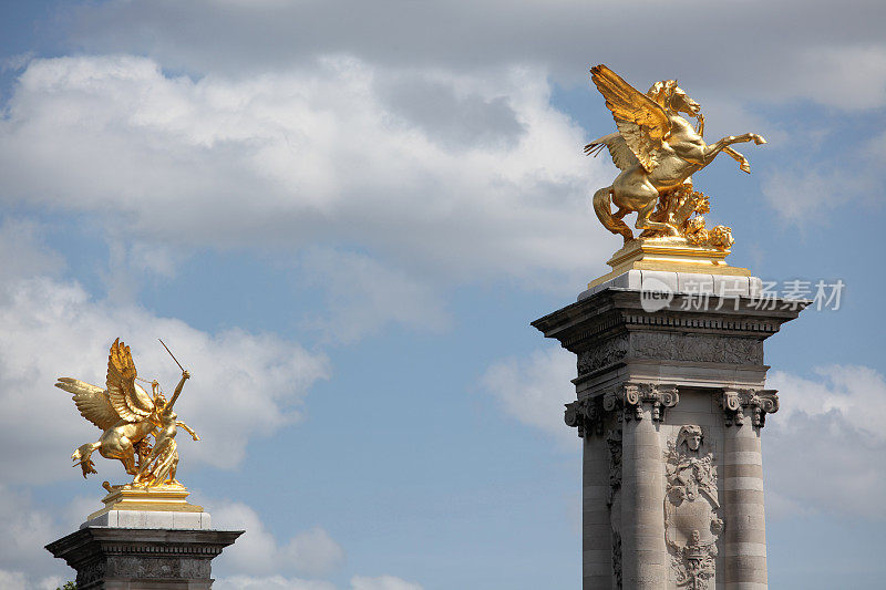巴黎桥上的金马雕像