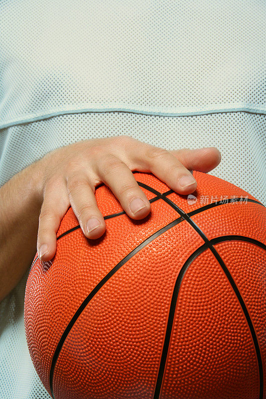 篮球在手中