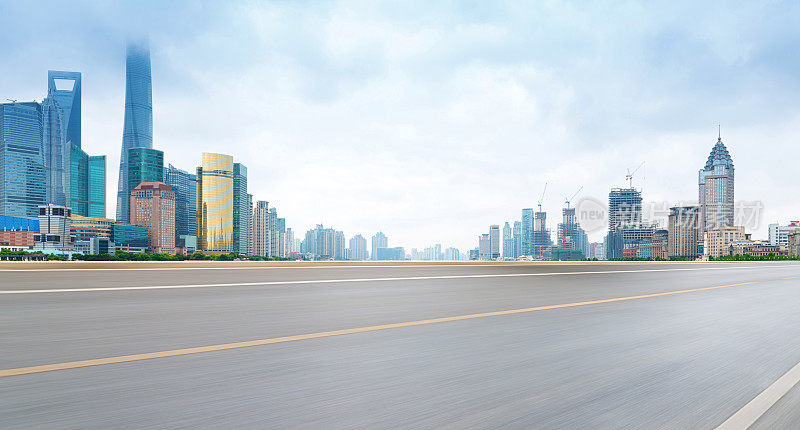 中国上海陆家嘴的世纪大道街景。