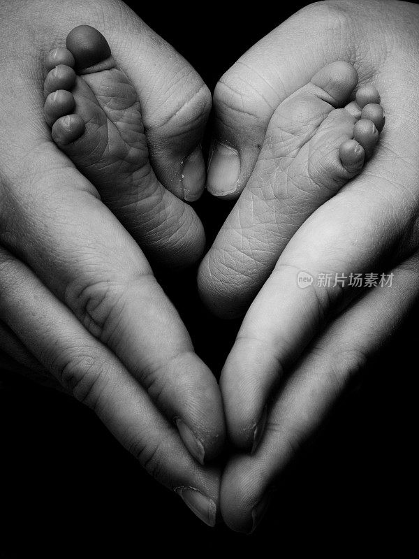宝宝的脚和妈妈的爱，手心形