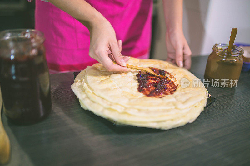 做自己做的煎饼。