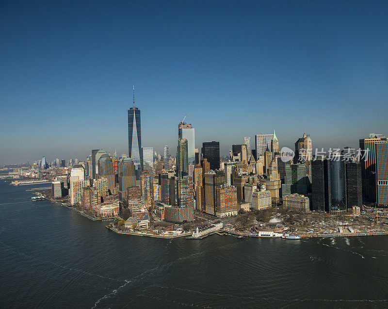 曼哈顿下城金融区鸟瞰图;从纽约通过直升机