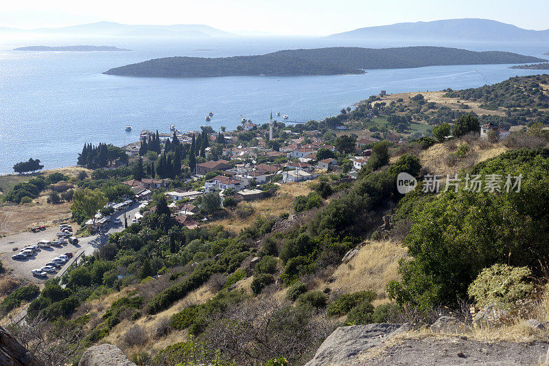 Ildırı是爱琴海沿岸一个风景如画的海边村庄，属于土耳其İzmir省Çeşme行政区，面对着Chios