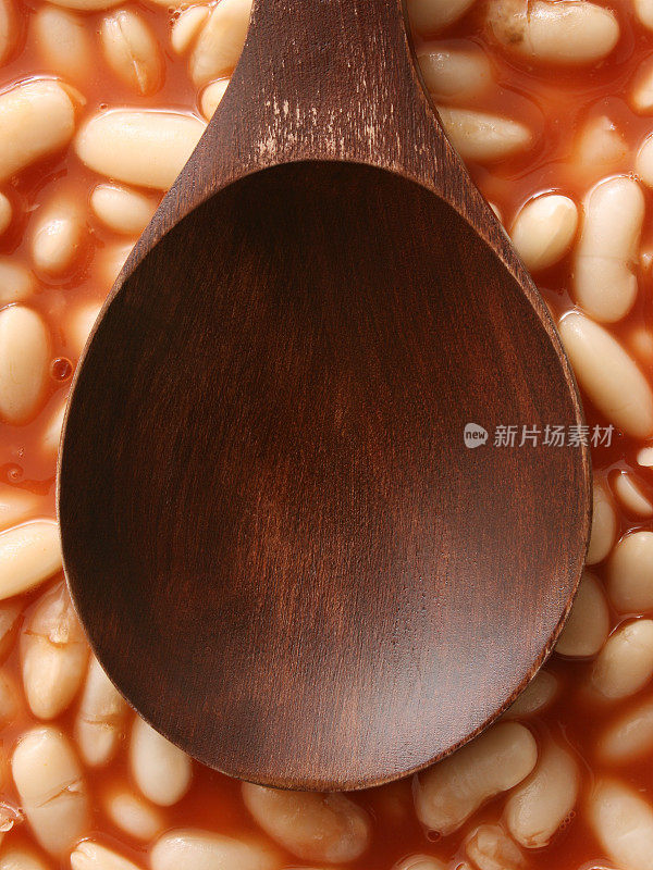 空木勺浇豆子和酱汁