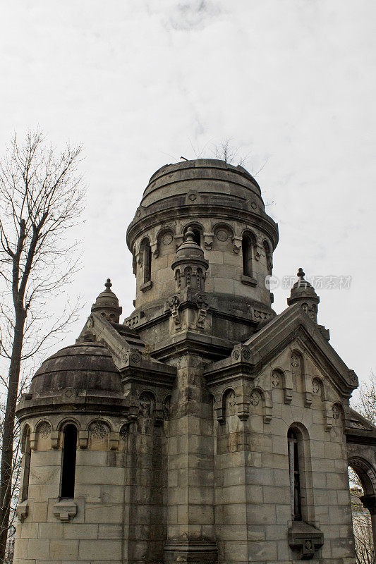 利沃夫欧洲公墓的石棺