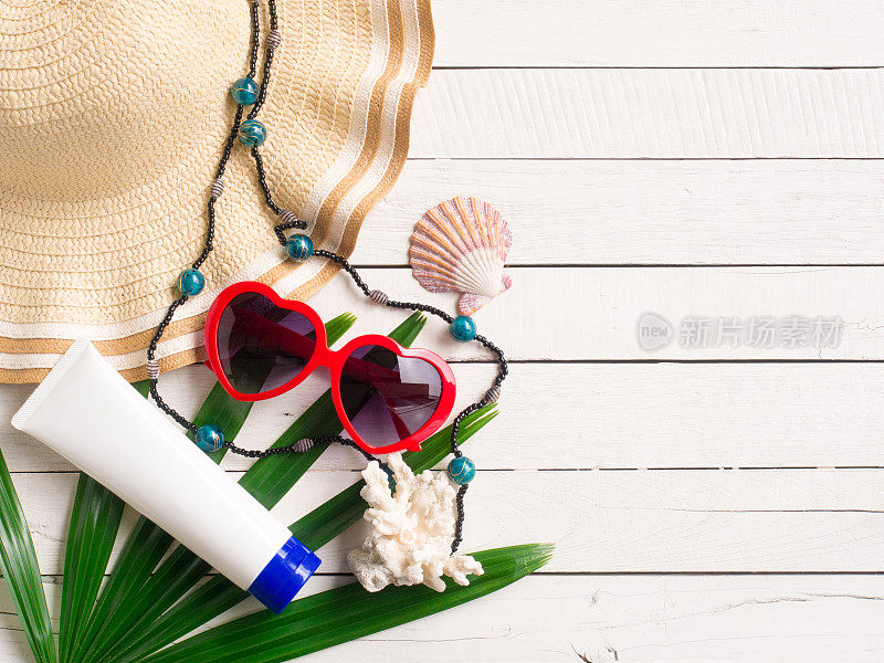 夏日度假用品，沙滩度假配饰概念。