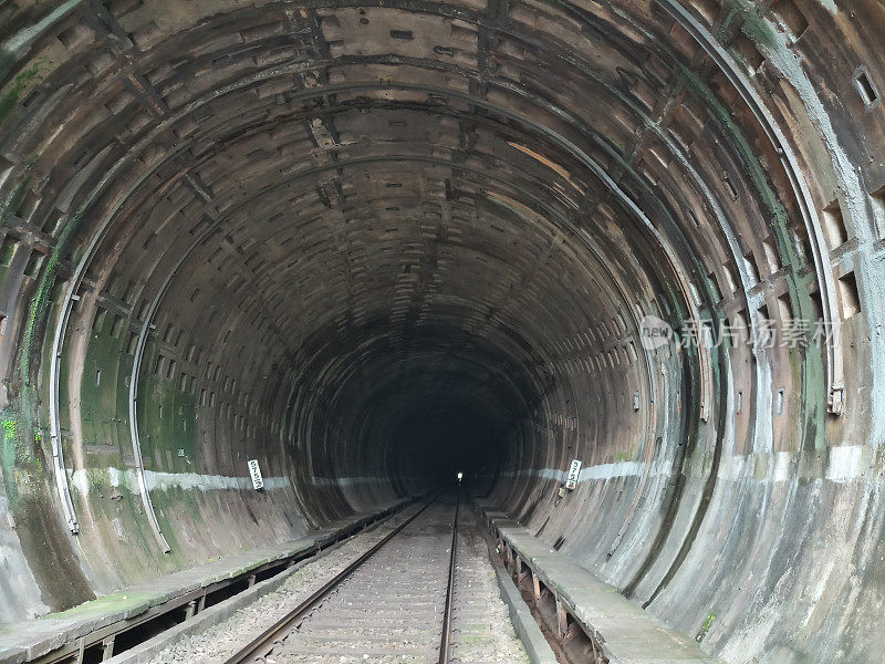 火车隧道-股票形象