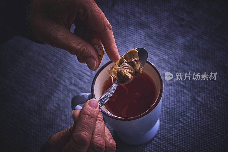 喝一杯水果莓茶