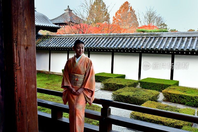 京都东福寺北条，身着和服的日本妇女