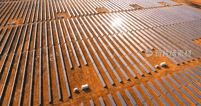 沙漠中的太阳能热电站