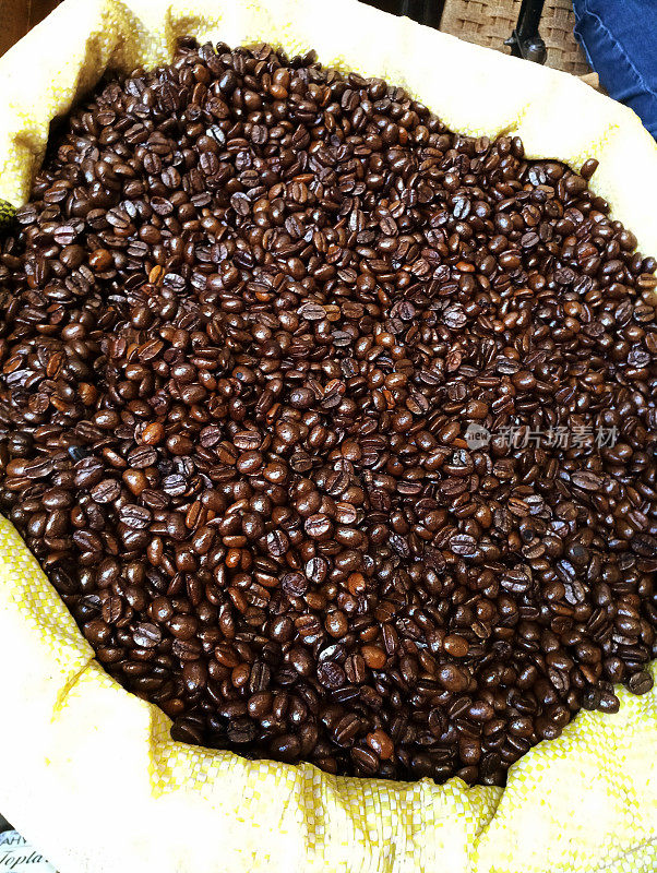 土耳其伊斯坦布尔的袋装烘焙咖啡豆