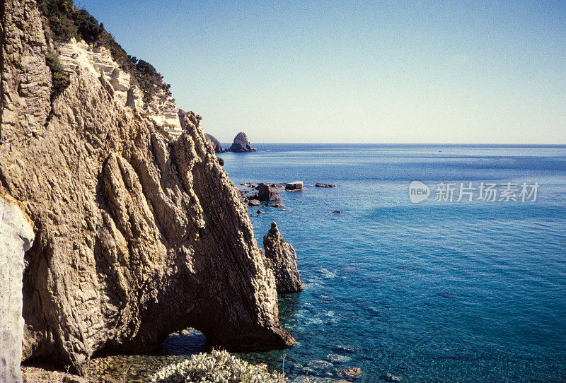 蓬萨岛，海景，蓬廷群岛。1991年滑动扫描。意大利