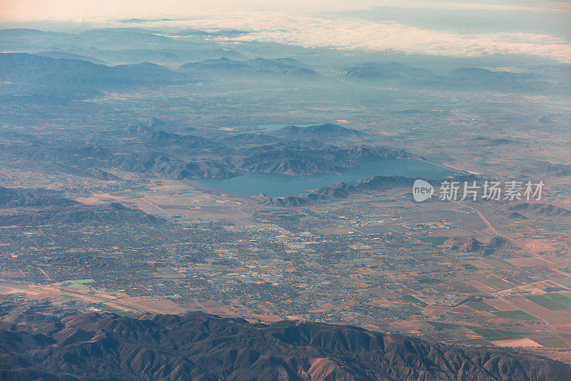 洛杉矶市中心及其周边地区的高角度卫星视图