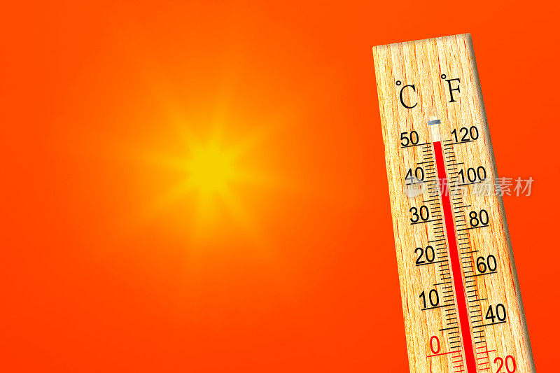 夏天热。温度计显示夏天温度很高。环境温度加50摄氏度