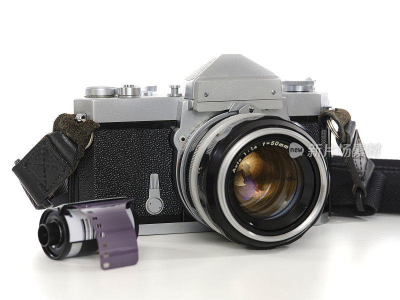 古董35mm电影相机孤立在白色背景