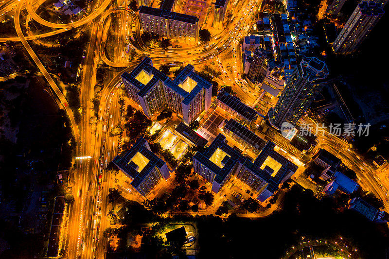 九龙之夜鸟瞰图，街道及公路上的灯光