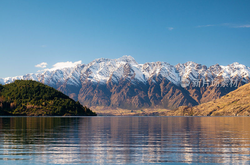瓦卡蒂普湖和新西兰奥塔哥的南阿尔卑斯山