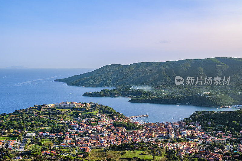 位于厄尔巴岛(意大利托斯卡纳群岛)的卡帕纳山