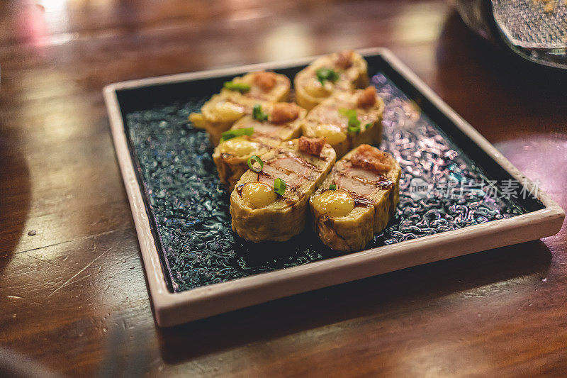 餐桌上的玉鸡烧