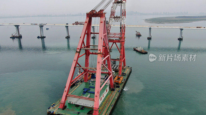 横跨海洋的桥梁，在海上建造运输船