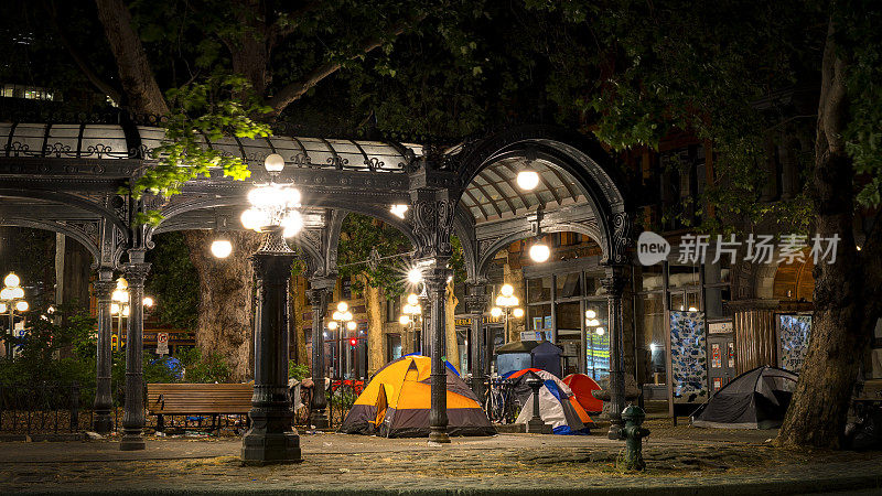先锋广场绿廊。无家可归者的避难所。从耶斯勒路看。美国华盛顿州西雅图。